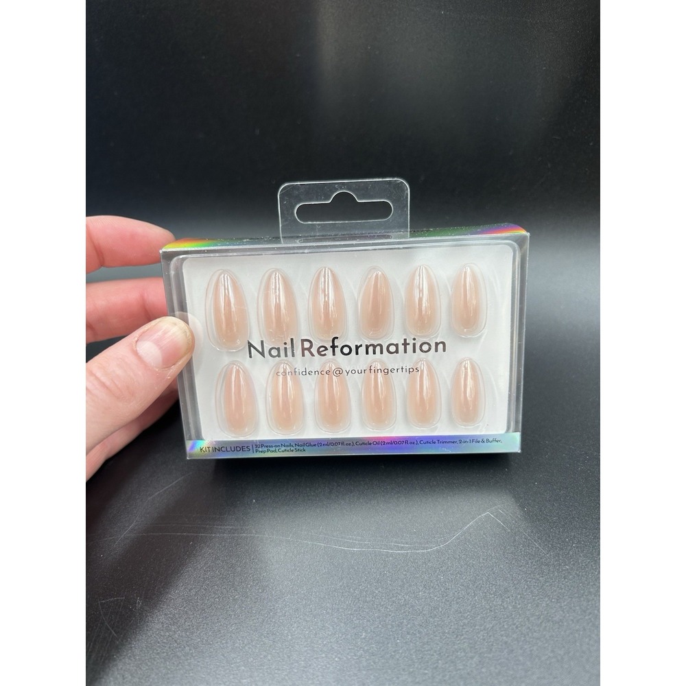 Reformation Press On Nail Set Of 32- Almond- Neutral, Minimal Glue On